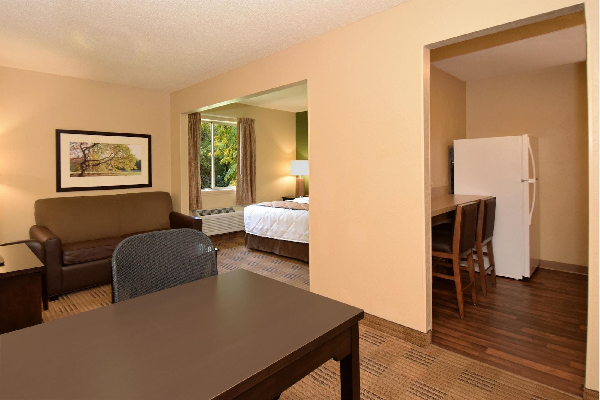 เอ็กซ์เทนด์ สเตย์ อเมริกา ร็อกฟอร์ด สเตทสตรีท Hotel ร็อคฟอร์ด ภายนอก รูปภาพ